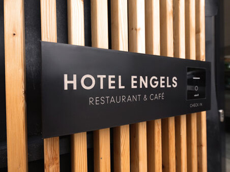 Check In beim Hotel Engels
